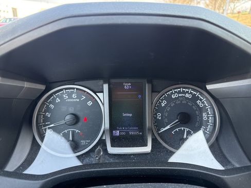 Used 2017 Toyota Tacoma Limited w/ Tow Package image 9