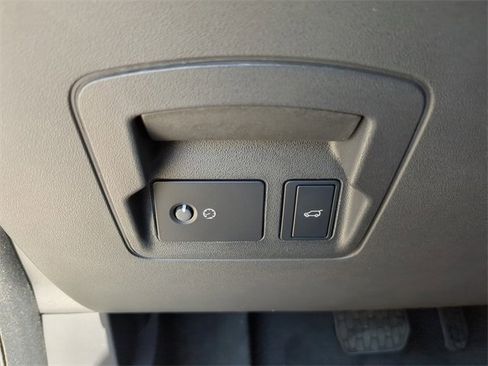 Used 2026 Land Rover Range Rover Velar S image 22