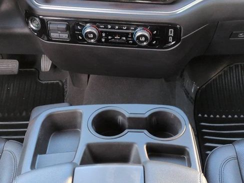 Used 2025 GMC Sierra 1500 SLT AWD/4WD image 18