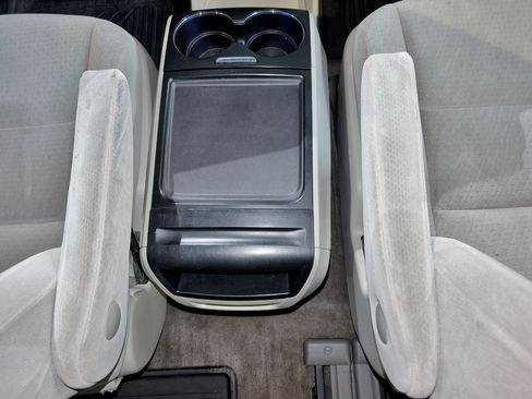 Used 2015 Toyota Sienna LE FWD image 40