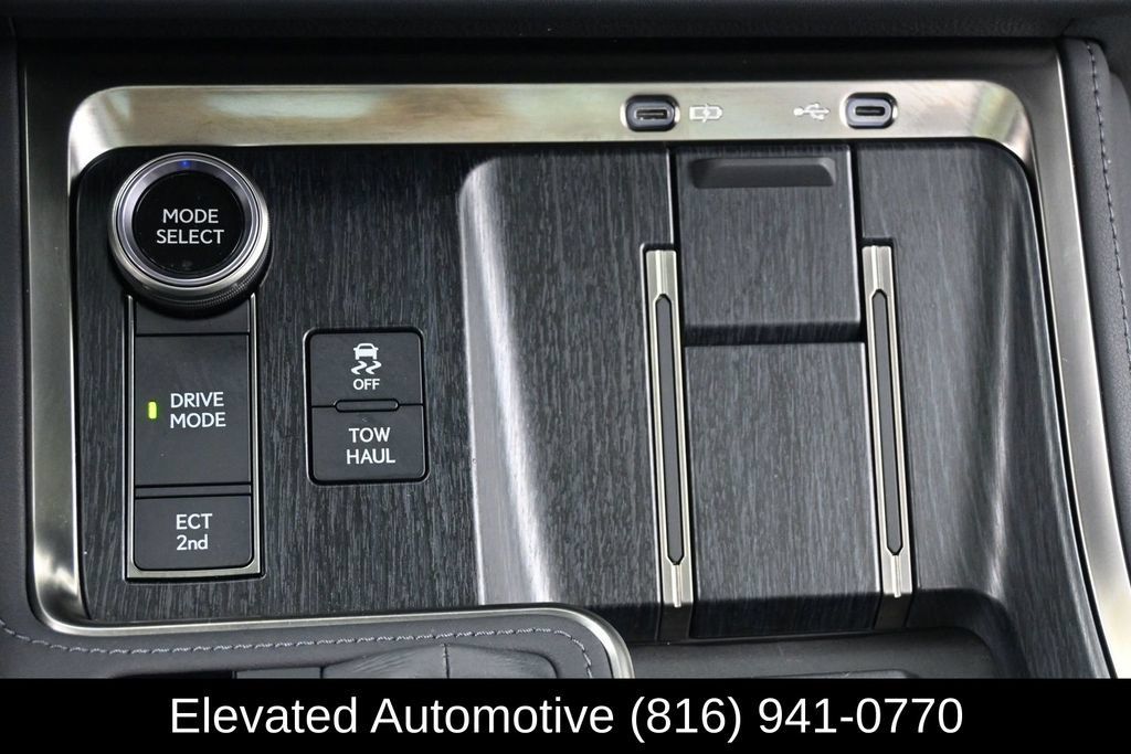 Used 2025 Lexus GX 550 w/ Accessory Package (2T) AWD/4WD image 24
