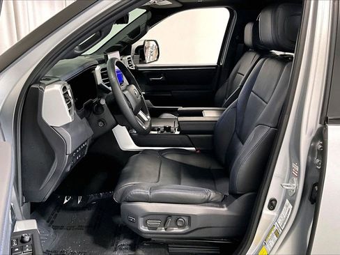 Used 2025 Toyota Tundra Platinum AWD/4WD image 18
