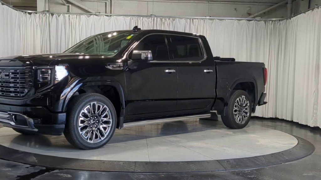 Used 2025 GMC Sierra 1500 Denali Ultimate AWD/4WD image 5