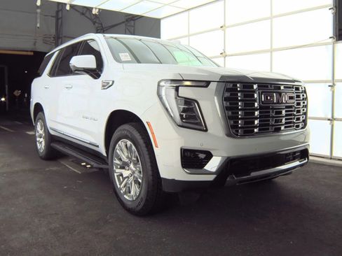 Used 2025 GMC Yukon Denali image 3