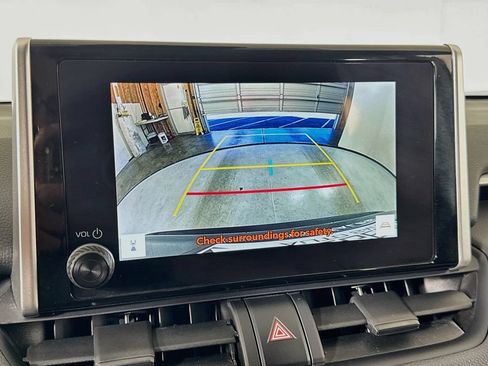 Used 2025 Toyota RAV4 XLE FWD image 33