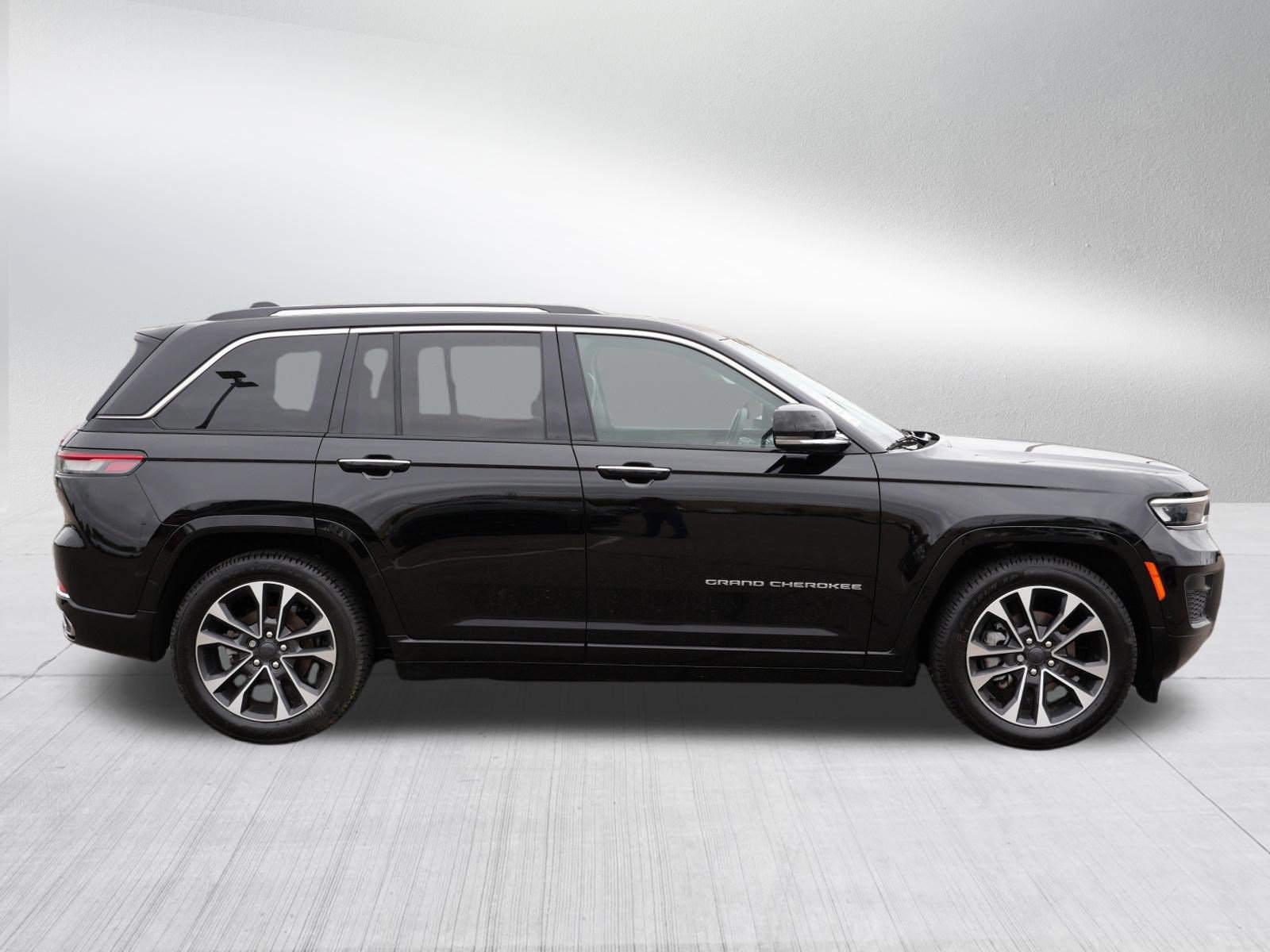 Used 2022 Jeep Grand Cherokee Overland w/ Luxury Tech Group IV AWD/4WD image 8