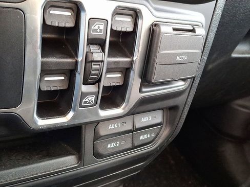 Used 2022 Jeep Wrangler Unlimited Sport image 25