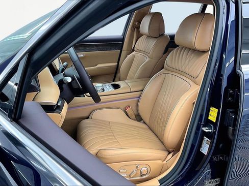 Used 2024 Genesis G90 3.5T AWD/4WD image 25