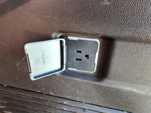 Used 2023 GMC Yukon XL SLT image 38