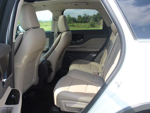 Used 2022 Lincoln Corsair AWD w/ Premium Package image 20