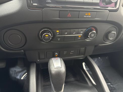Used 2022 Nissan Frontier SV w/ Technology Package RWD image 28