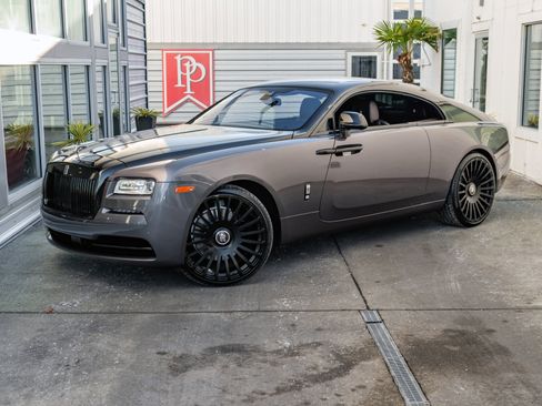 Used 2016 Rolls-Royce Wraith image 2