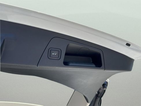 Used 2020 Buick Envision Essence w/ Experience Buick Package image 12