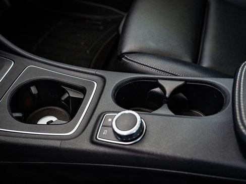 Used 2019 Mercedes-Benz GLA 250 4MATIC image 33