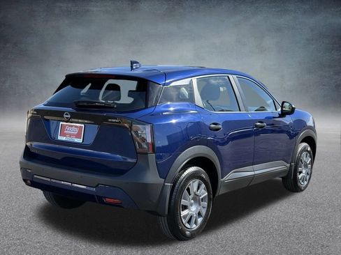 Used 2025 Nissan Kicks S image 3