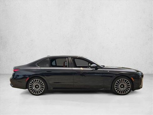Used 2024 BMW 760i xDrive w/ Luxury Rear Seating Package AWD/4WD image 4