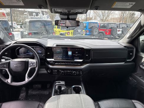 Used 2024 Chevrolet Silverado 1500 LT Trail Boss w/ Convenience Package II image 32