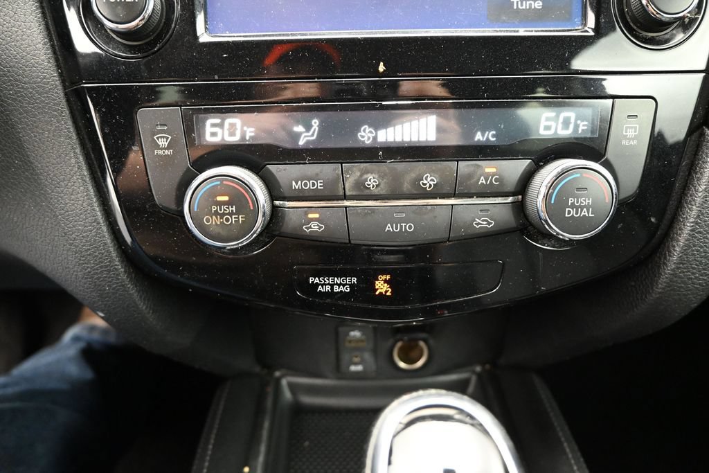 Used 2017 Nissan Rogue SL w/ SL Premium Package FWD image 15