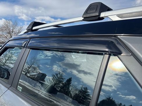 Used 2022 Hyundai Venue Limited image 17