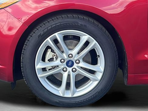 Used 2018 Ford Fusion SE w/ Fusion SE Technology Package FWD image 25
