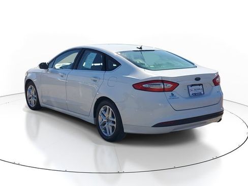 Used 2016 Ford Fusion SE FWD image 3