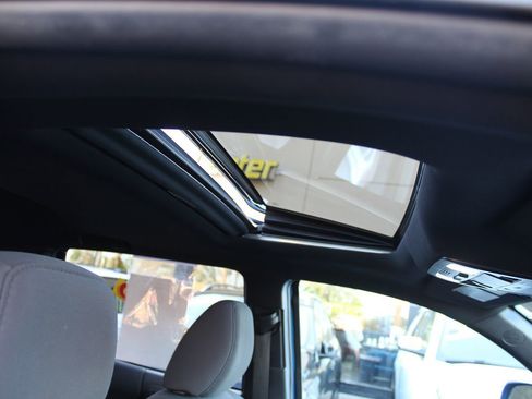 Used 2017 Toyota Tacoma TRD Sport w/ Premium & Technology Package image 27