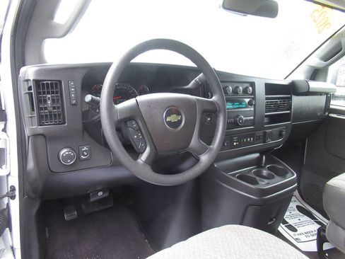 Used 2025 Chevrolet Express 3500 LT w/ LT Preferred Equipment Group RWD image 19