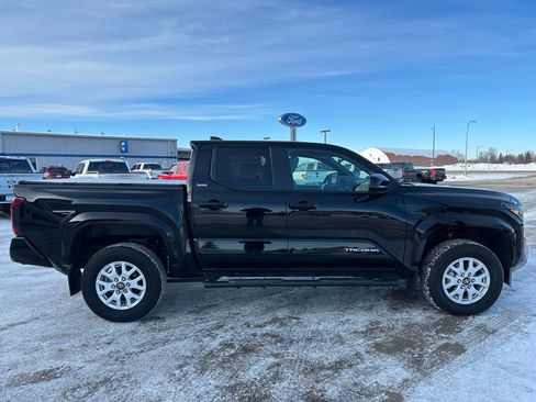 Used 2024 Toyota Tacoma SR5 image 5