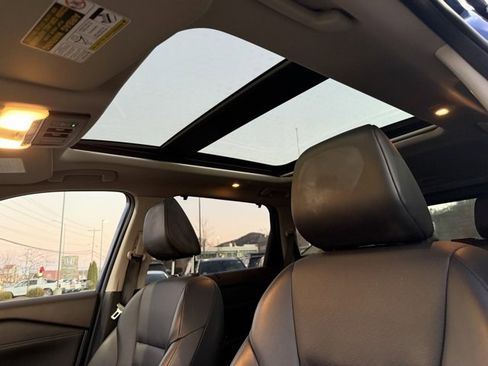 Used 2021 Nissan Rogue SV w/ Premium Package image 27