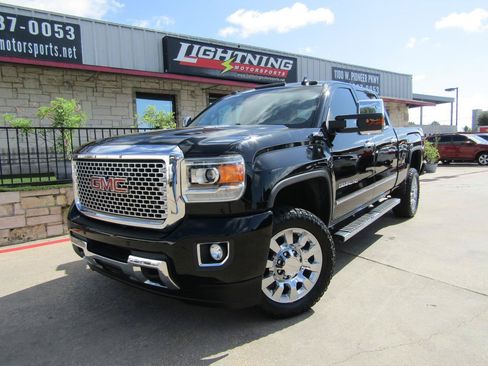 Used 2015 GMC Sierra 2500 Denali w/ Duramax Plus Package AWD/4WD image 1