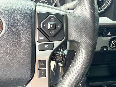 Used 2018 Toyota Tacoma SR5 image 33