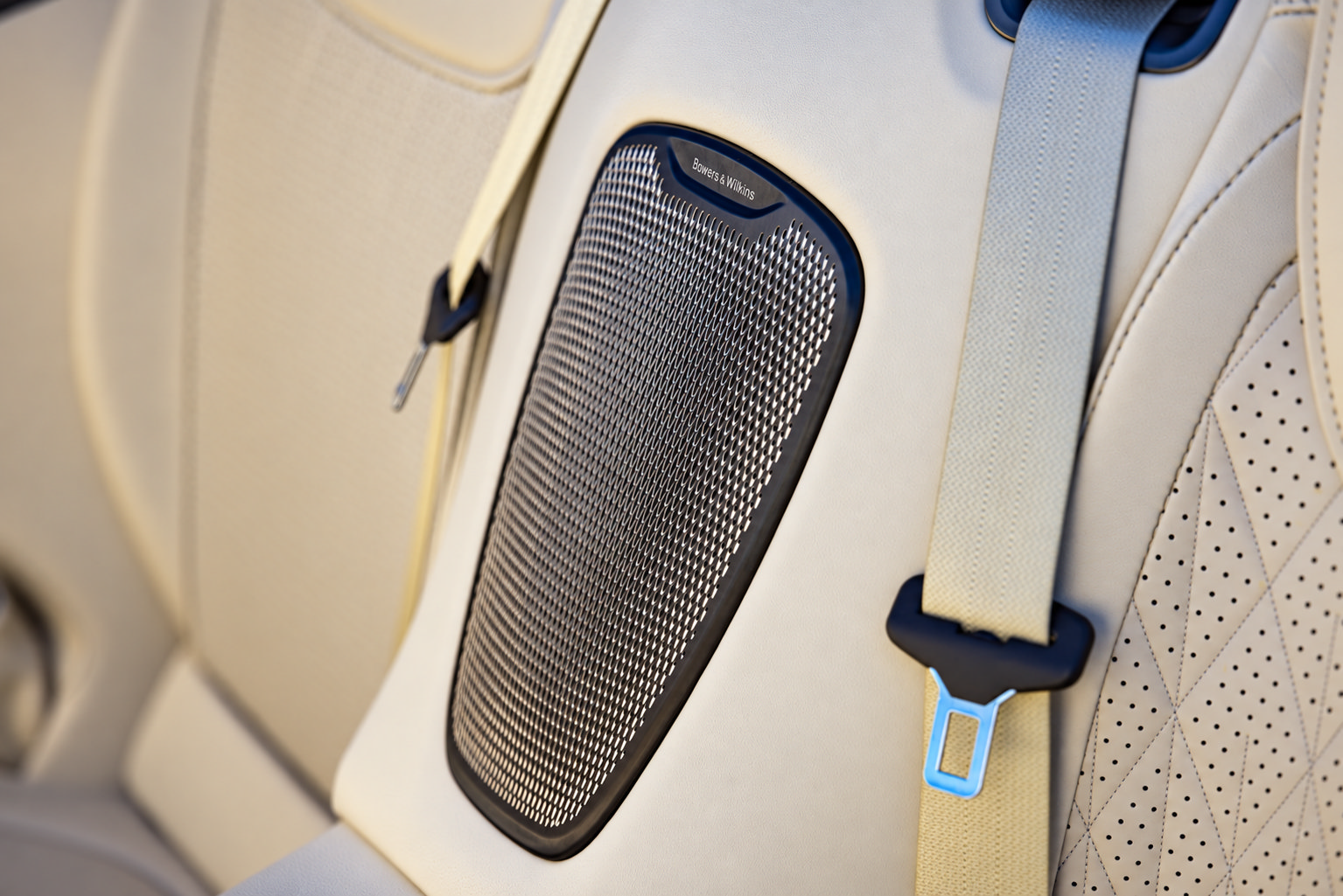 Used 2024 Aston Martin DB12 Convertible RWD image 32