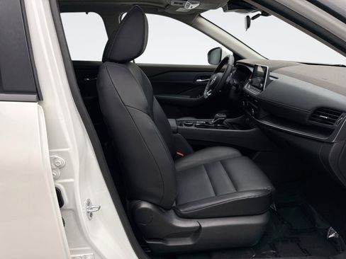 Used 2023 Nissan Rogue SV w/ SV Premium B Package image 16