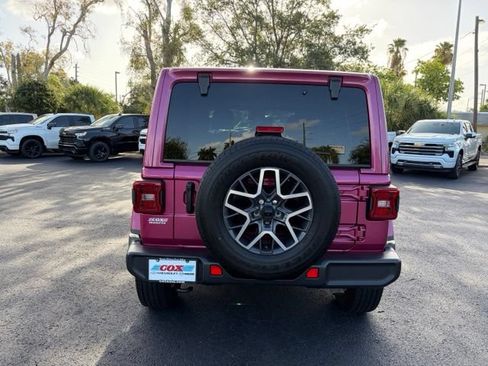 Used 2024 Jeep Wrangler Unlimited Sahara AWD/4WD image 5
