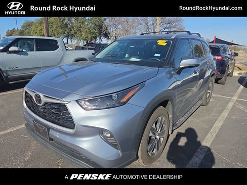 Used 2022 Toyota Highlander XLE image 1