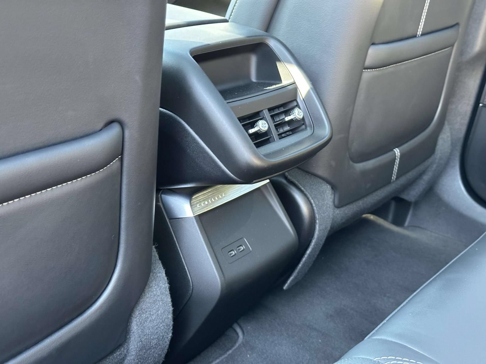 Used 2024 Cadillac Lyriq Luxury AWD/4WD image 25