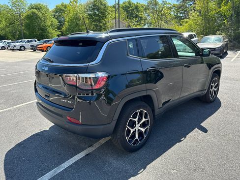 Used 2024 Jeep Compass Limited image 5