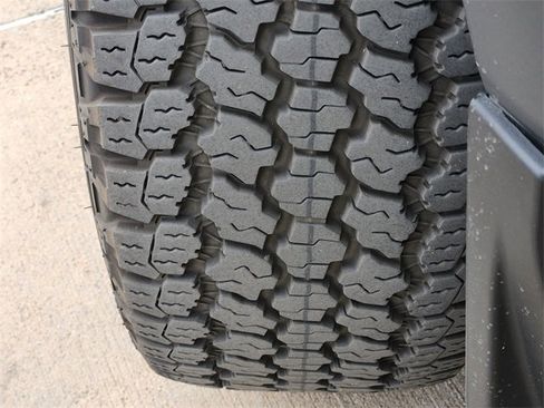 Used 2024 Land Rover Defender 90 S image 11