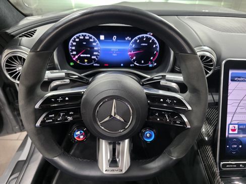 Used 2022 Mercedes-Benz SL 63 AMG 4MATIC w/ Driver Assistance Package image 15