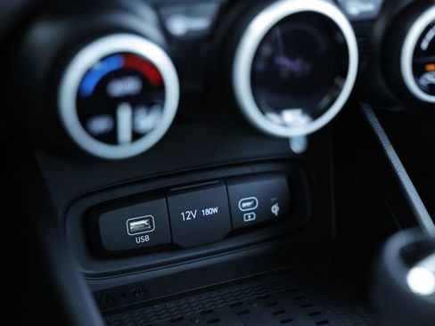 New 2025 Hyundai Venue Limited image 15