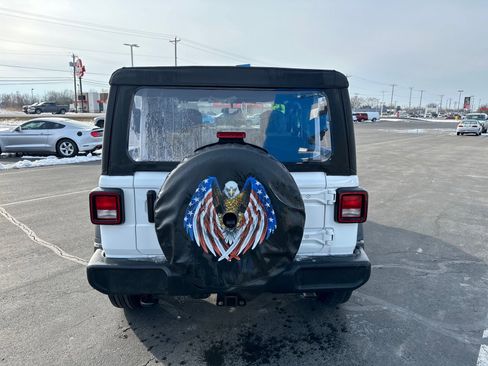 Used 2025 Jeep Wrangler Sport image 6