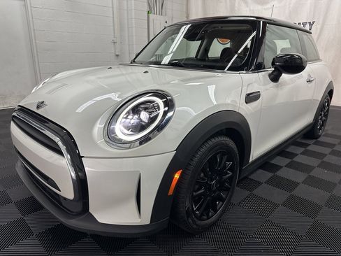Used 2023 MINI Cooper 2-Door Hardtop image 4