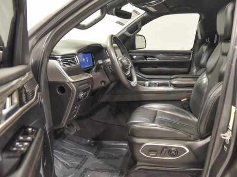 Used 2022 Jeep Wagoneer Series II w/ Rear Seat Video Group 1 image 10