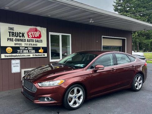 Used 2015 Ford Fusion SE FWD image 2