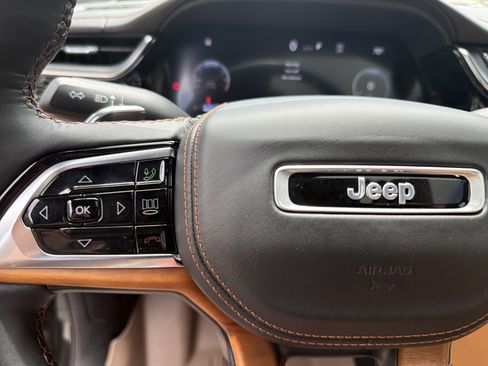 Used 2024 Jeep Grand Cherokee L Summit AWD/4WD image 30