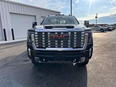 Used 2024 GMC Sierra 2500 Denali w/ Technology Package AWD/4WD image 9