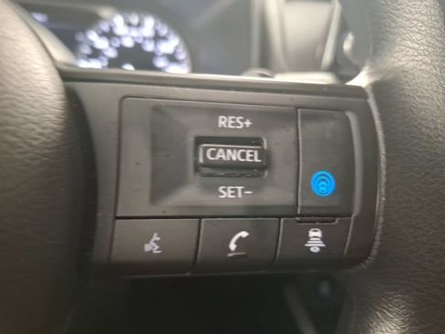 Used 2024 Nissan Rogue SV FWD image 19