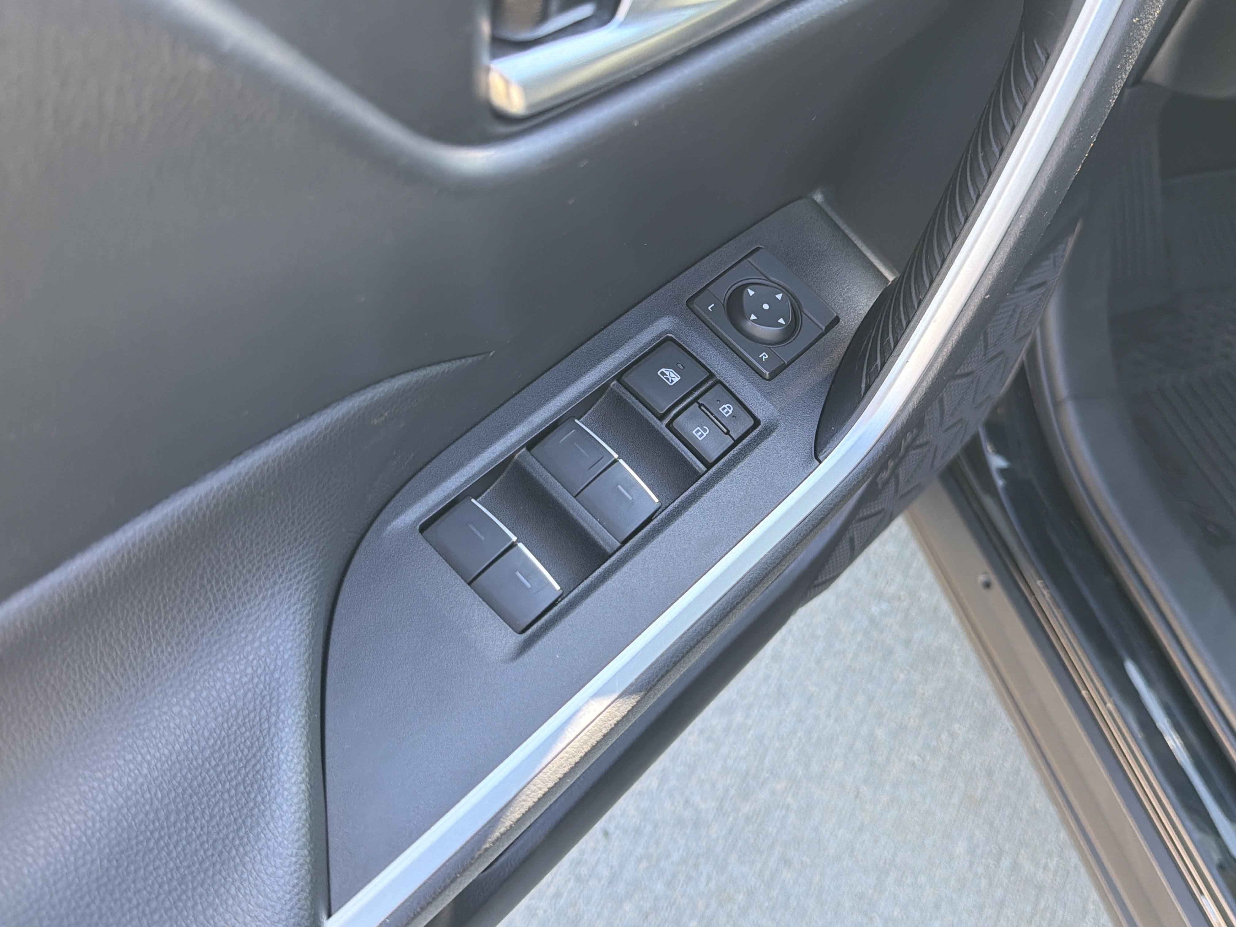 Used 2023 Toyota RAV4 XLE FWD image 24