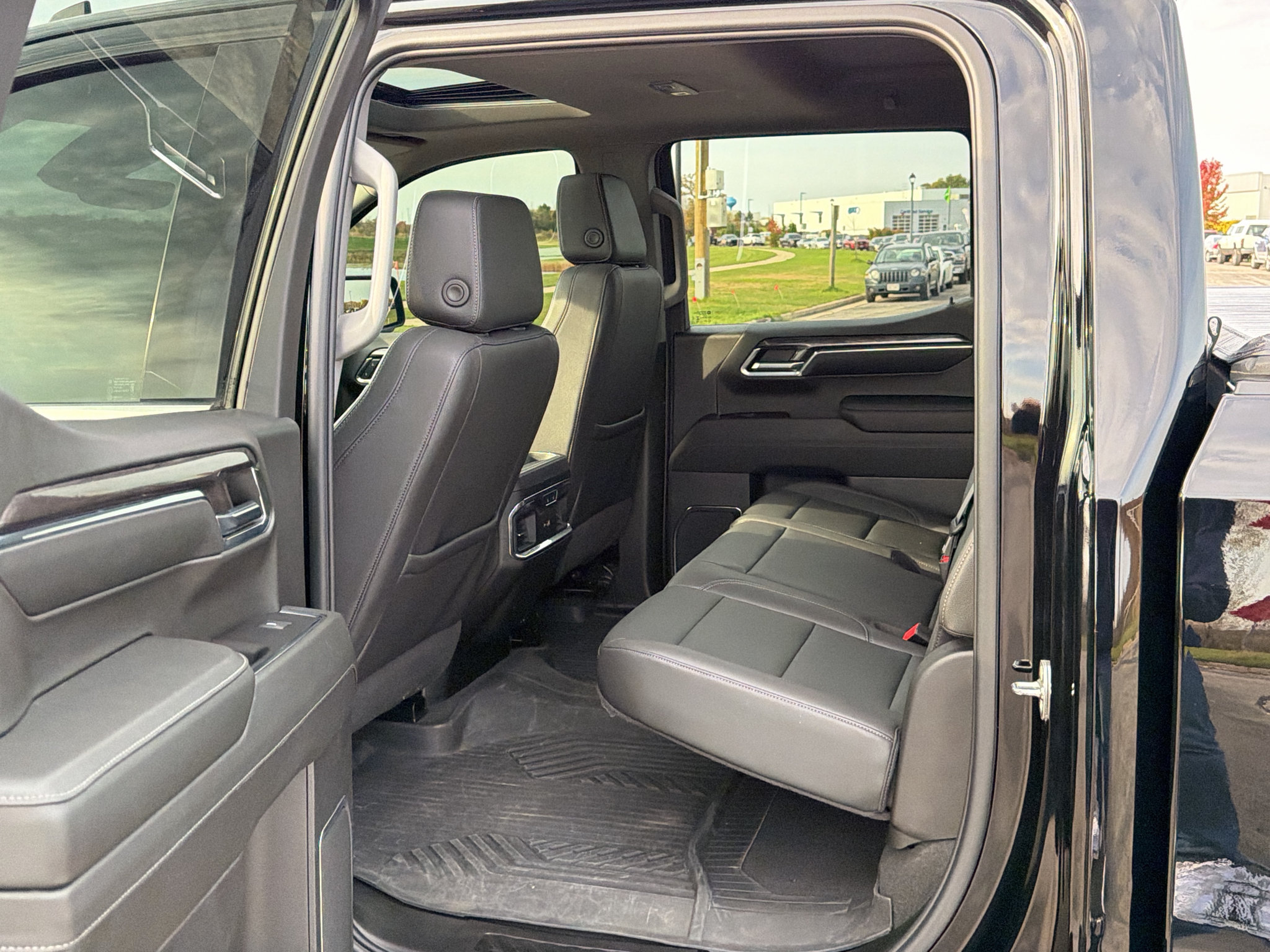 Used 2024 Chevrolet Silverado 1500 LTZ w/ LTZ Premium Package AWD/4WD image 36
