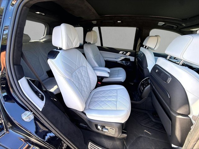 Used 2024 BMW X7 xDrive40i w/ M Sport Package AWD/4WD image 28